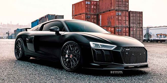 Глобально черная Audi R8 V10 Plus на дисках Strasse | фото