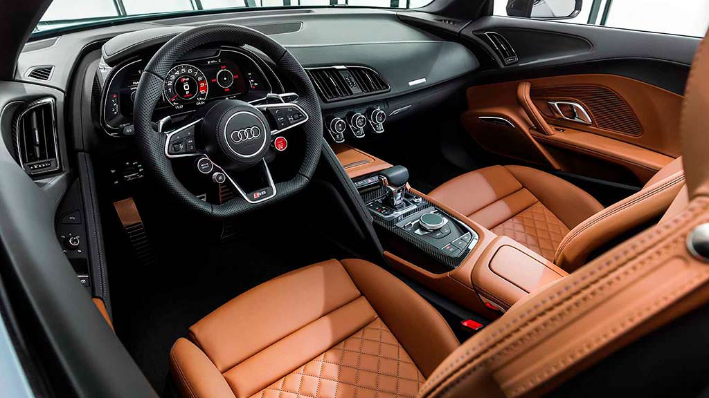 Салон Audi R8 Spyder 2019 года