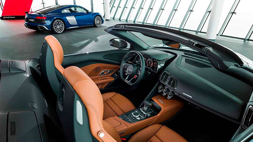Фото внутри Audi R8 Spyder 2019 года