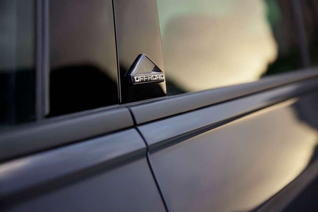 Табличка Offroad на стойках дверей Volkswagen Tiguan Offroad