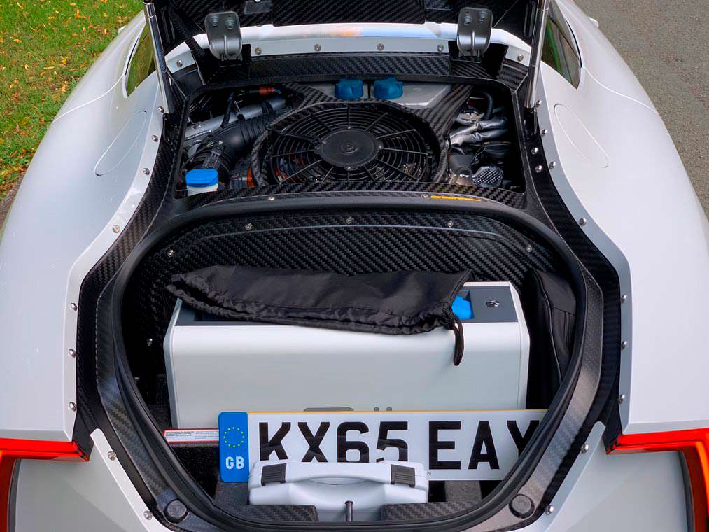 Двигатель 800 куб. см и электромотор в Volkswagen XL1
