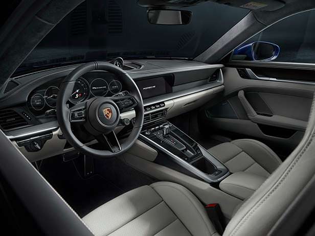 Фото салона Porsche 911 нового поколения