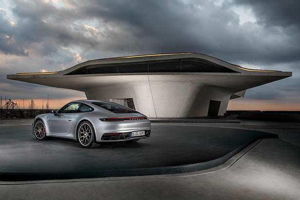 Спорткар Porsche 911. Модельный год 2020