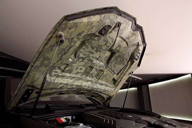 Камуфляжная отделка внутренней стороны капота Lamborghini Urus