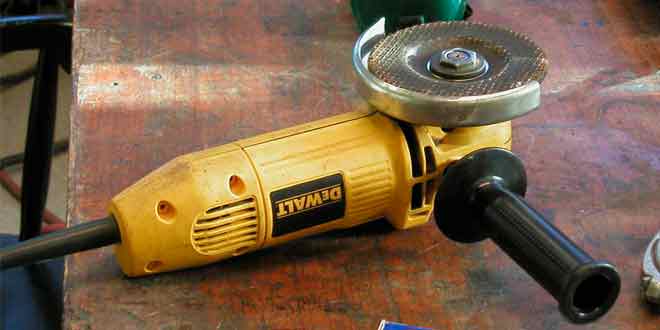 Фирменный инструмент DeWalt в каждый гараж