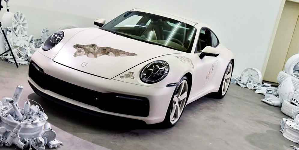 В Чэнду показали арт-кар Porsche 911 Carrera 4S | фото