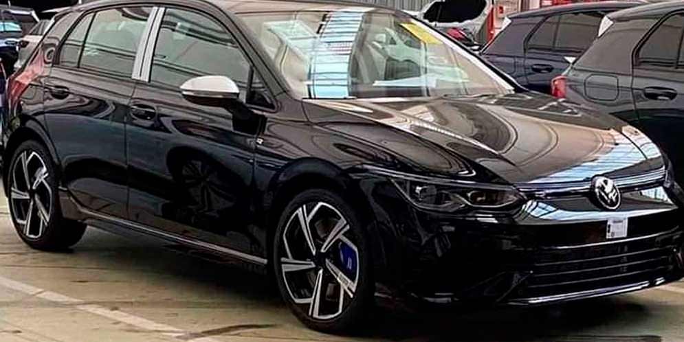 Новый хот-хэтч VW Golf R 2021 попался без маскировки | фото