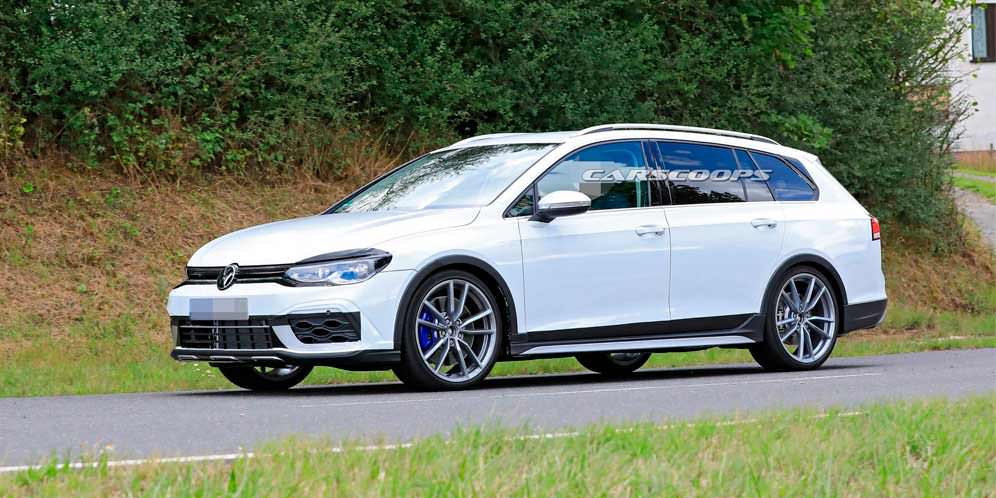 Новый Volkswagen Golf R Variant замечен на испытаниях | фото