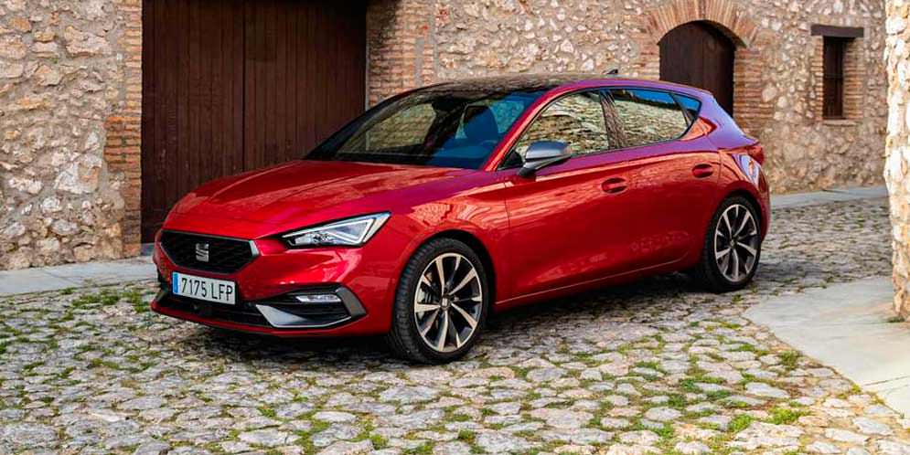 Новый SEAT Leon в двух гибридных версиях. Известны цены | фото