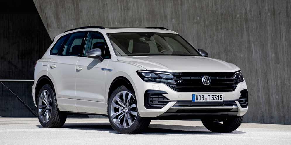 VW Touareg добавили функцию дистанционной парковки
