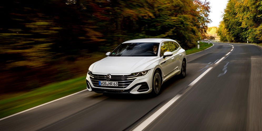 Купе и универсал Volkswagen Arteon eHybrid поступили в продажу