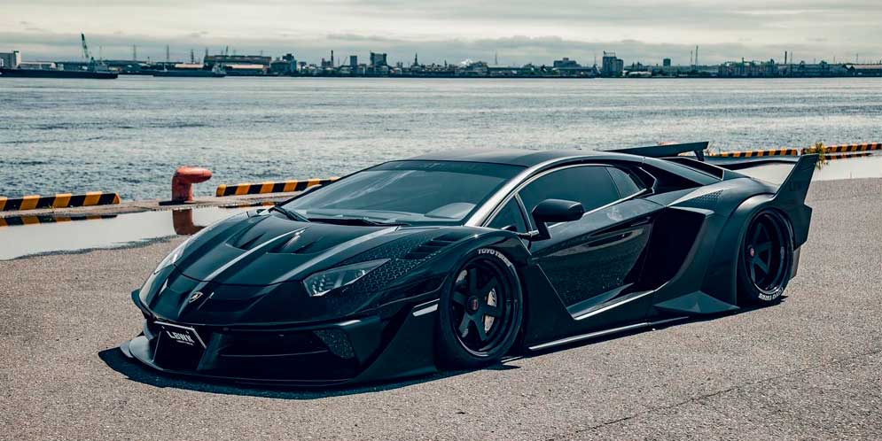 Lamborghini Aventador нарядився в агресивний обвіс від Liberty Walk