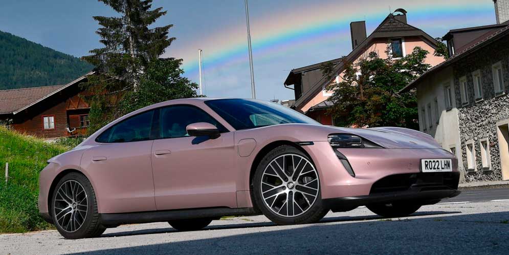 Porsche Taycan установил рекорд, посетив 14 стран за сутки