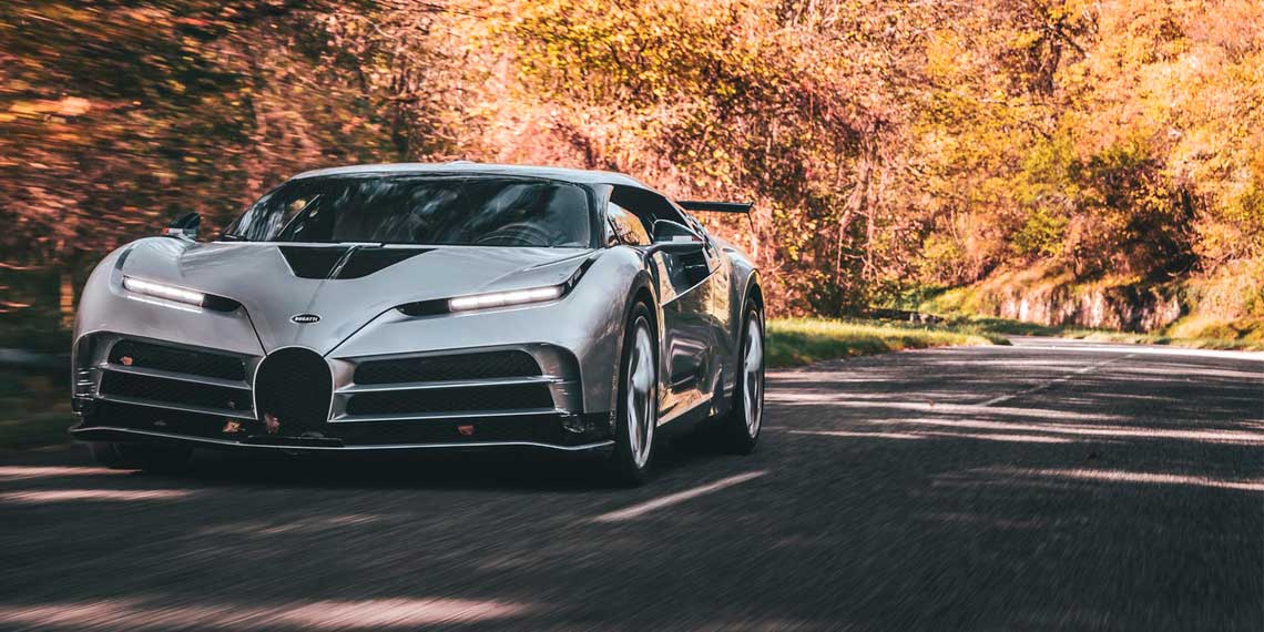 Сріблястий Bugatti Centodieci проходить фінішні випробування