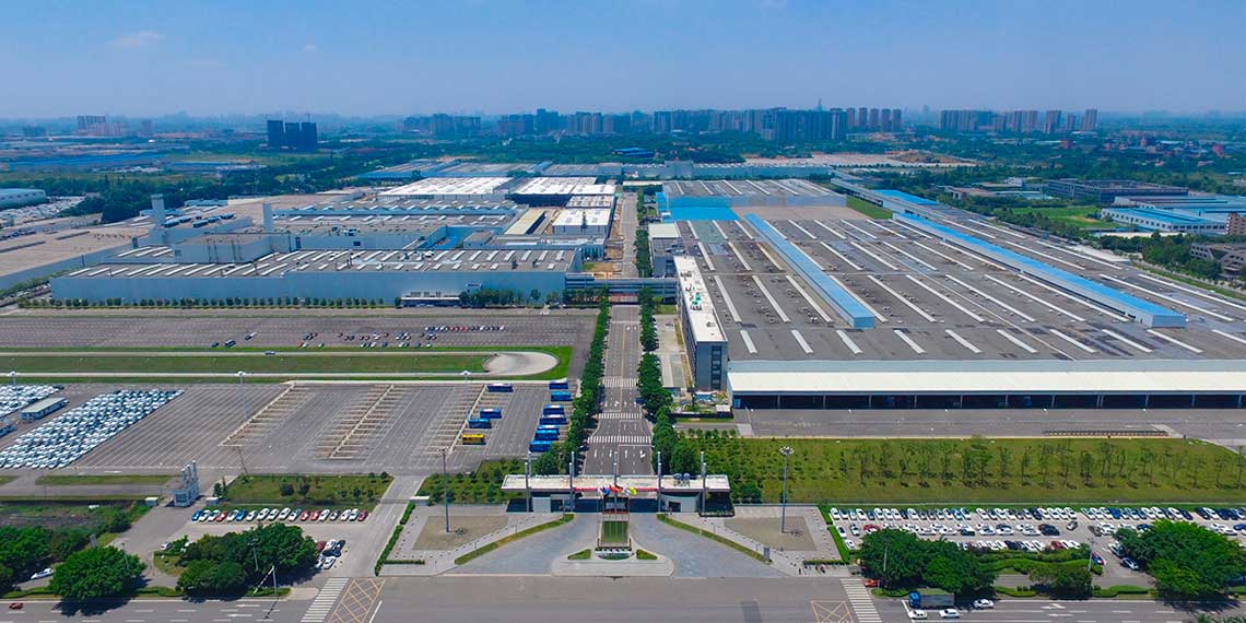 Новий ковідний локдаун зупинив заводи Volkswagen в Китаї