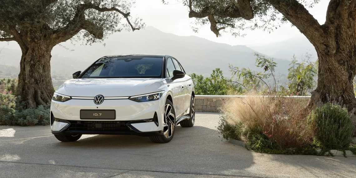 Електро-седан VW ID.7 кинув виклик Tesla Model 3 офіційно