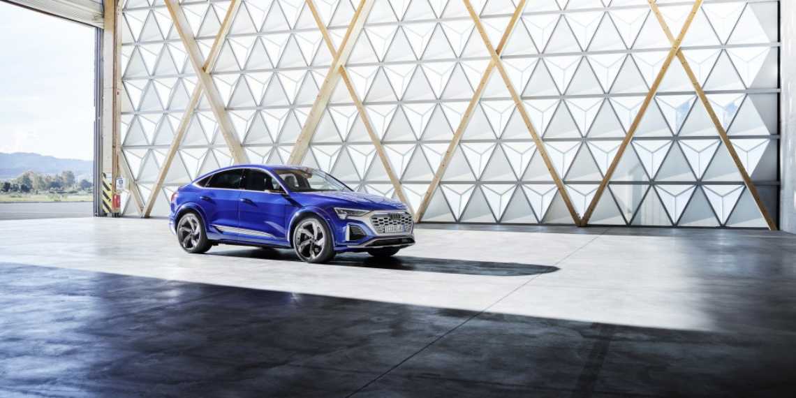 Нова Audi SQ8 e-tron поступає в продаж. Ціна від £97 500 в Англії