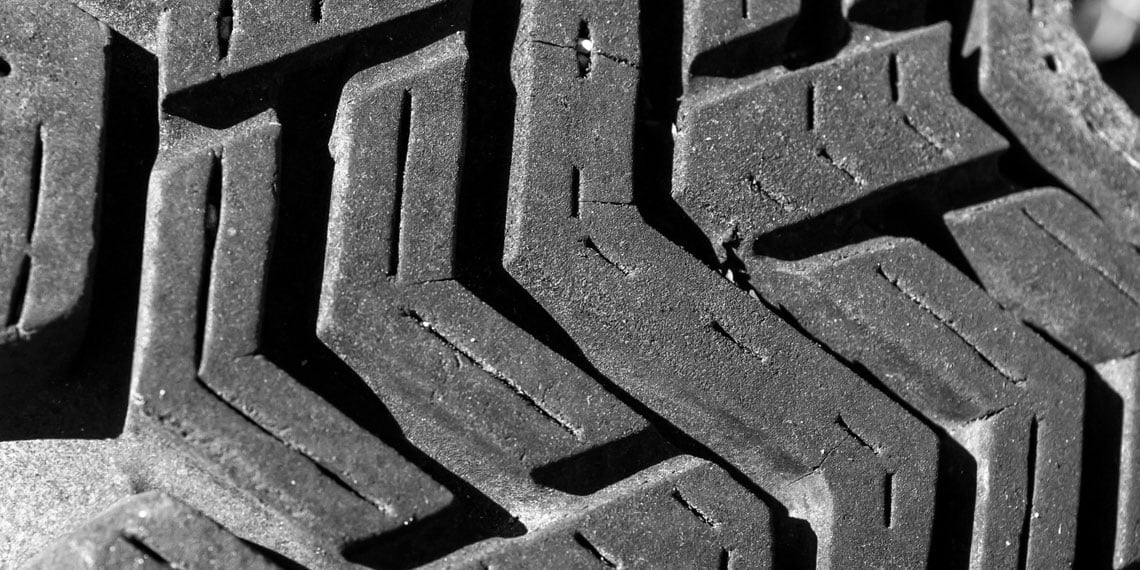 Як шини впливають на гальмівний шлях автомобіля?