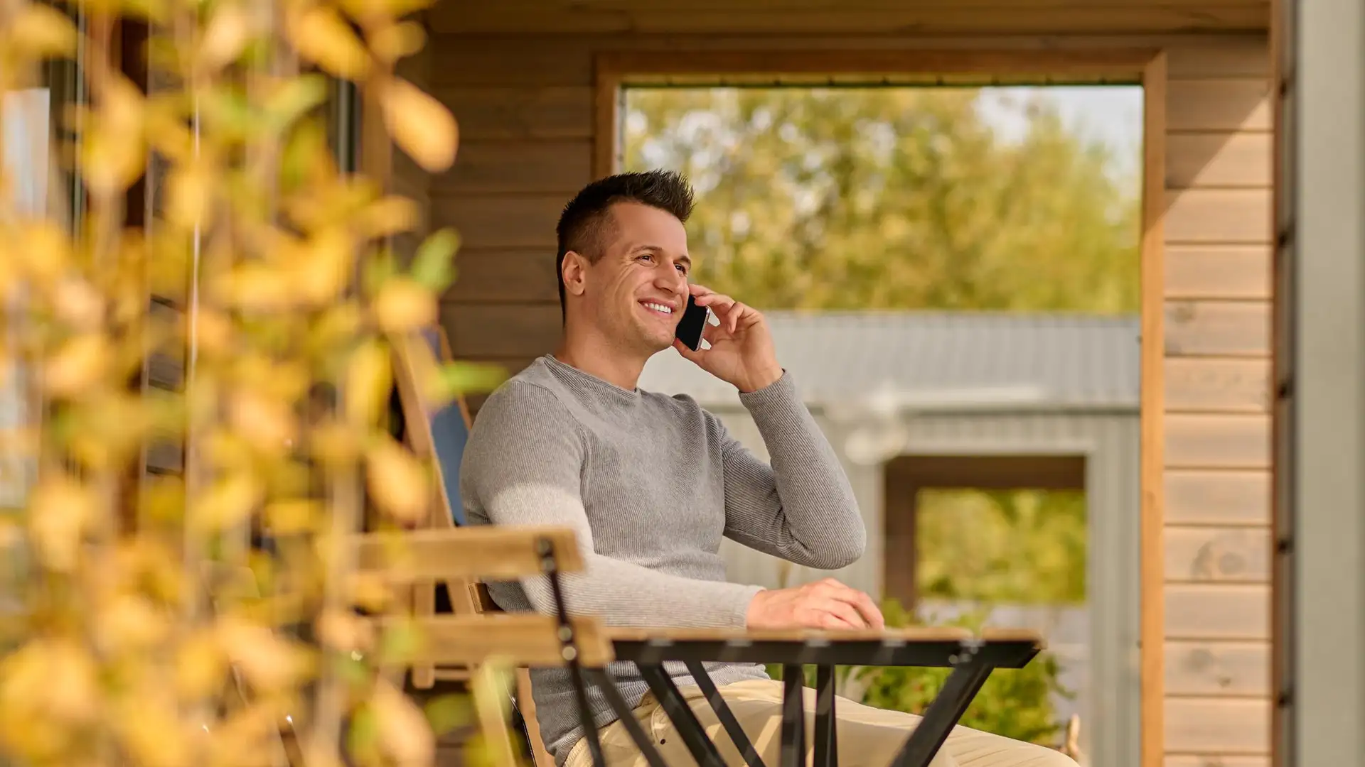 Козырьки над крыльцом — выбираем самое надежное и выгодное решение