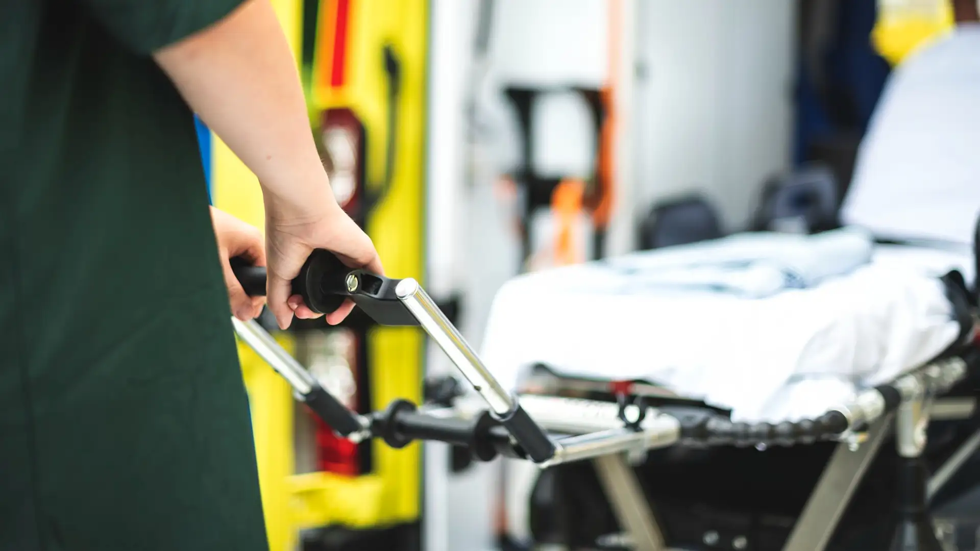 Профессиональная перевозка лежачих пациентов — короткий путь к выздоровлению