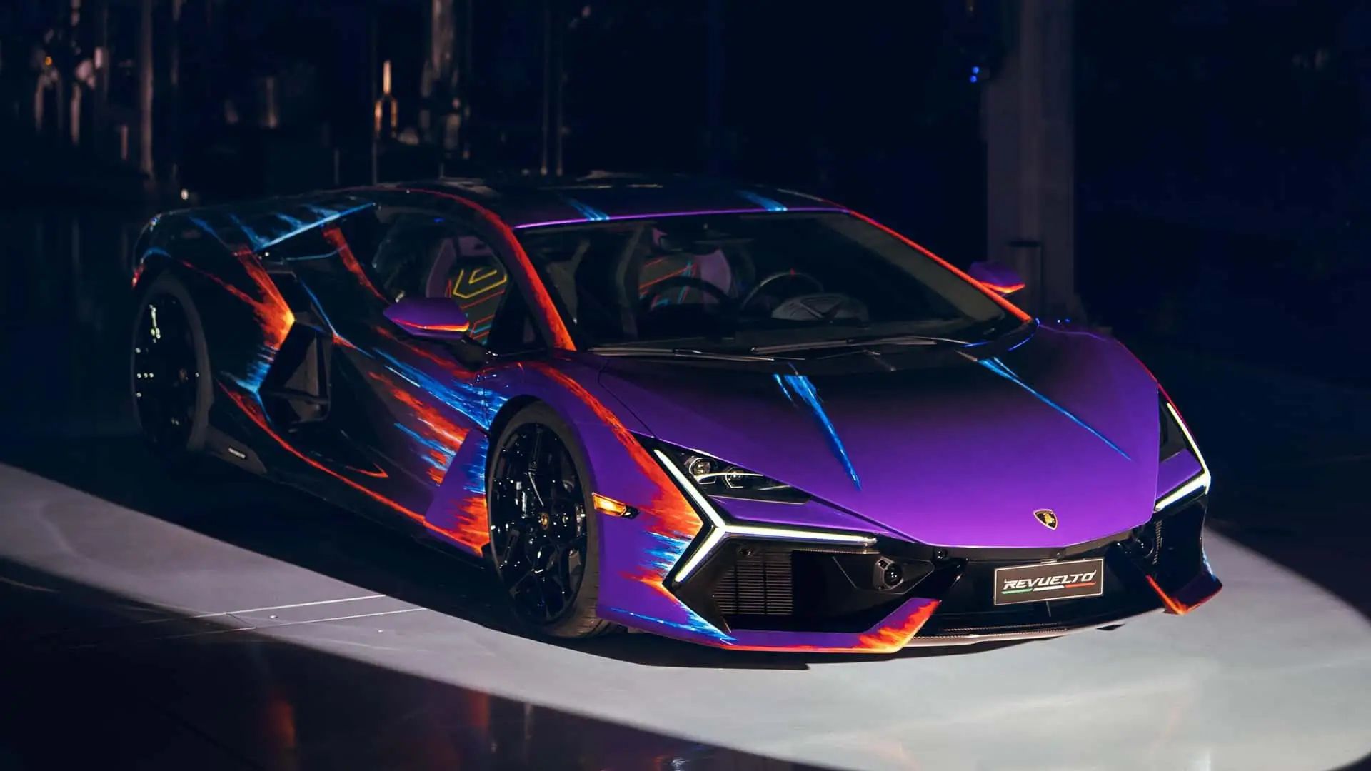 Арт-кар Lamborghini Revuelto Opera Unica розфарбували вручну за 435 годин