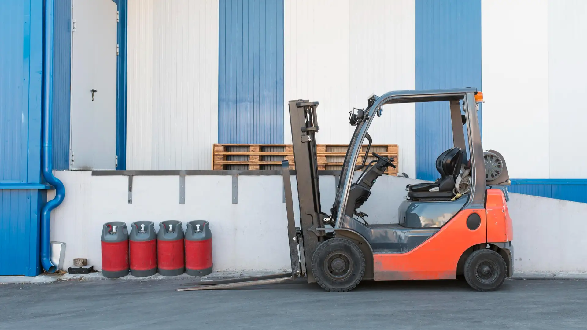 Электропогрузчики в работе. Их значение на страже современной логистики