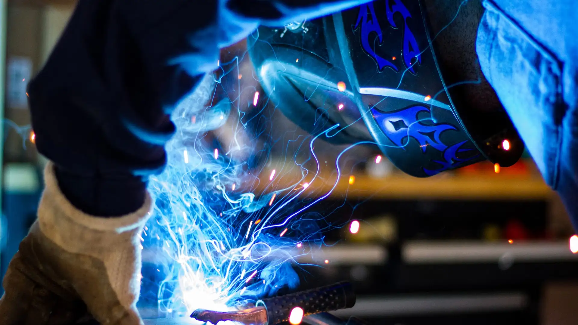 Технологічні новинки в зварювальному обладнанні: які інновації полегшують та покращують роботу професіоналів