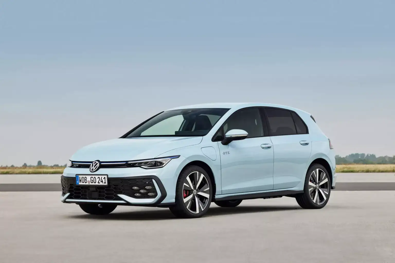 VW Golf VIII зробили останній рестайлінг. Модель 2025 року офіційно