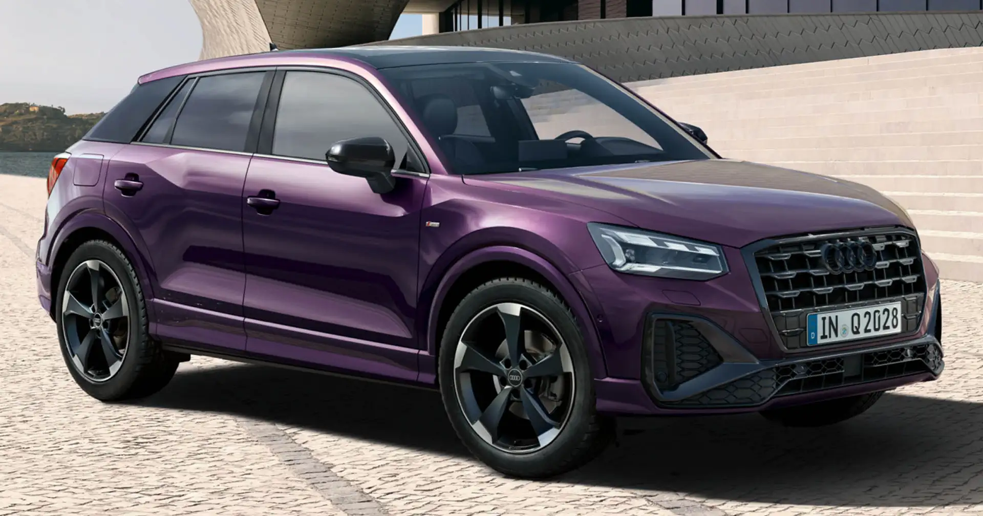 Маленький кроссовер Audi Q2 получил техно-апдейт. Что нового в 2024 году