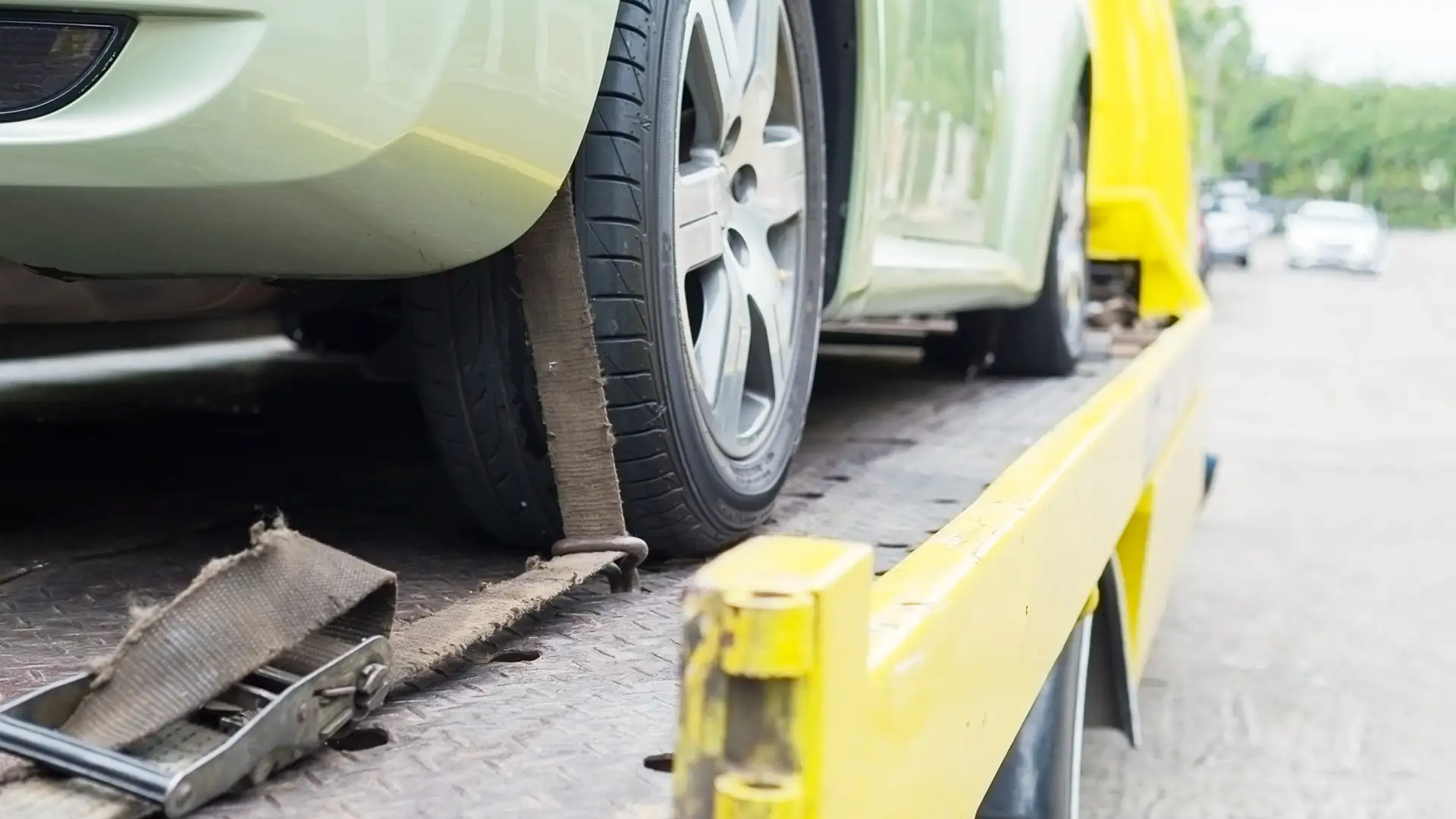 Евакуатор як незамінний помічник на дорозі. Що варто знати про послугу