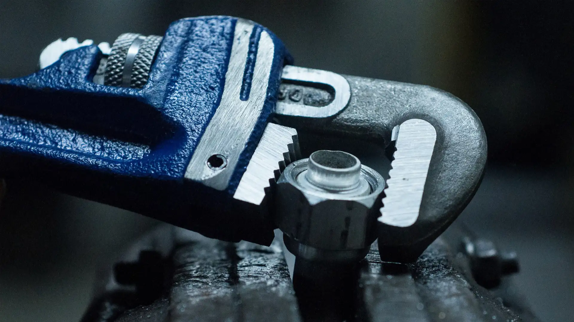 Розвідний ключ та інші універсальні інструменті, котрі варто мати в гаражі