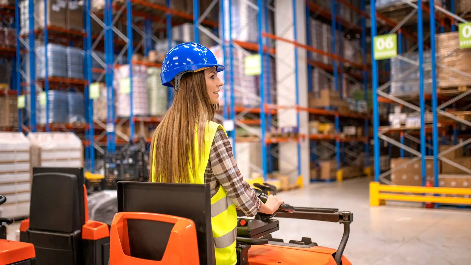 Складские стеллажные системы: особенности и ключевые характеристики