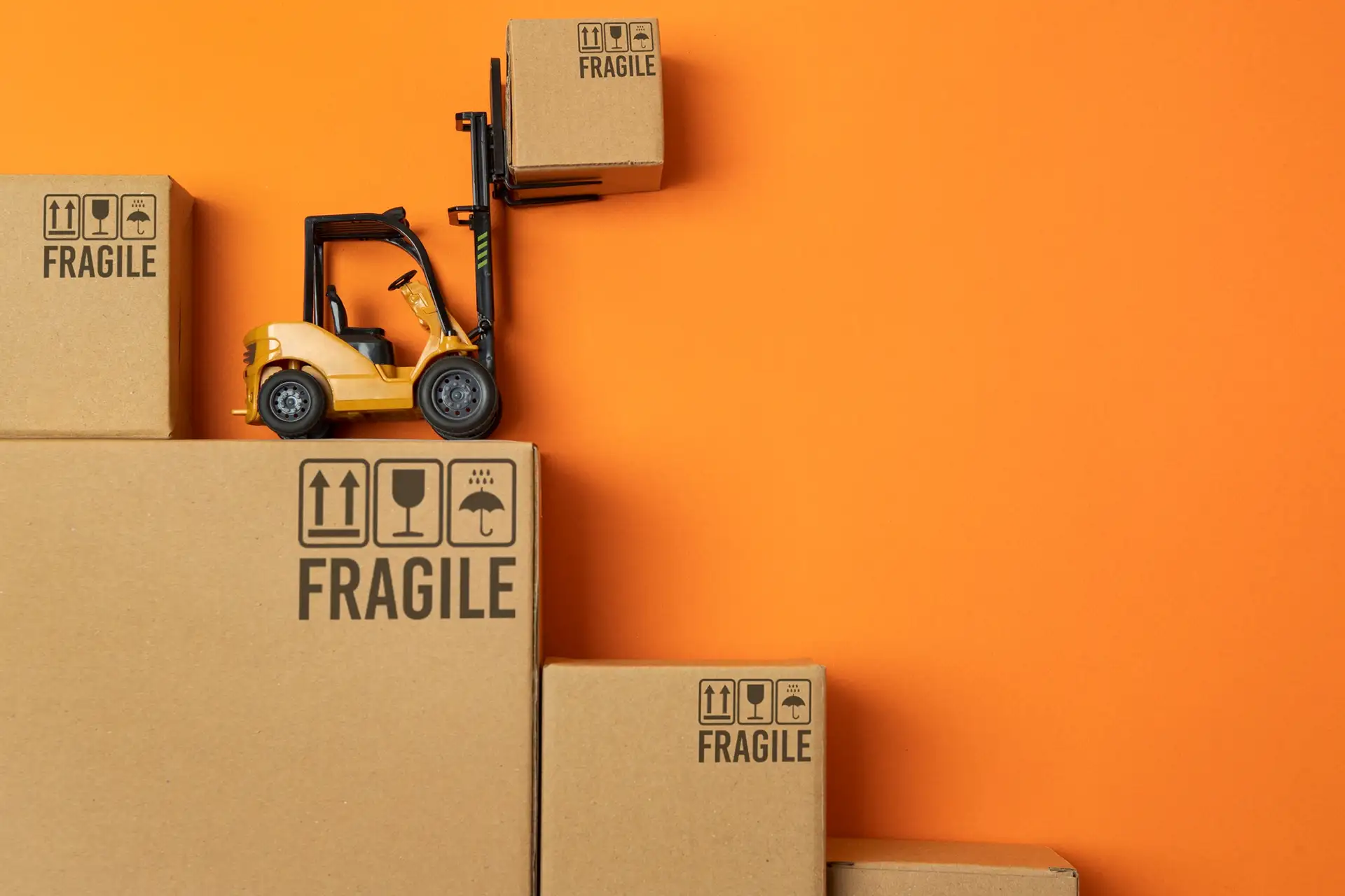 Погрузчик на вилах как универсальное решение для логистики