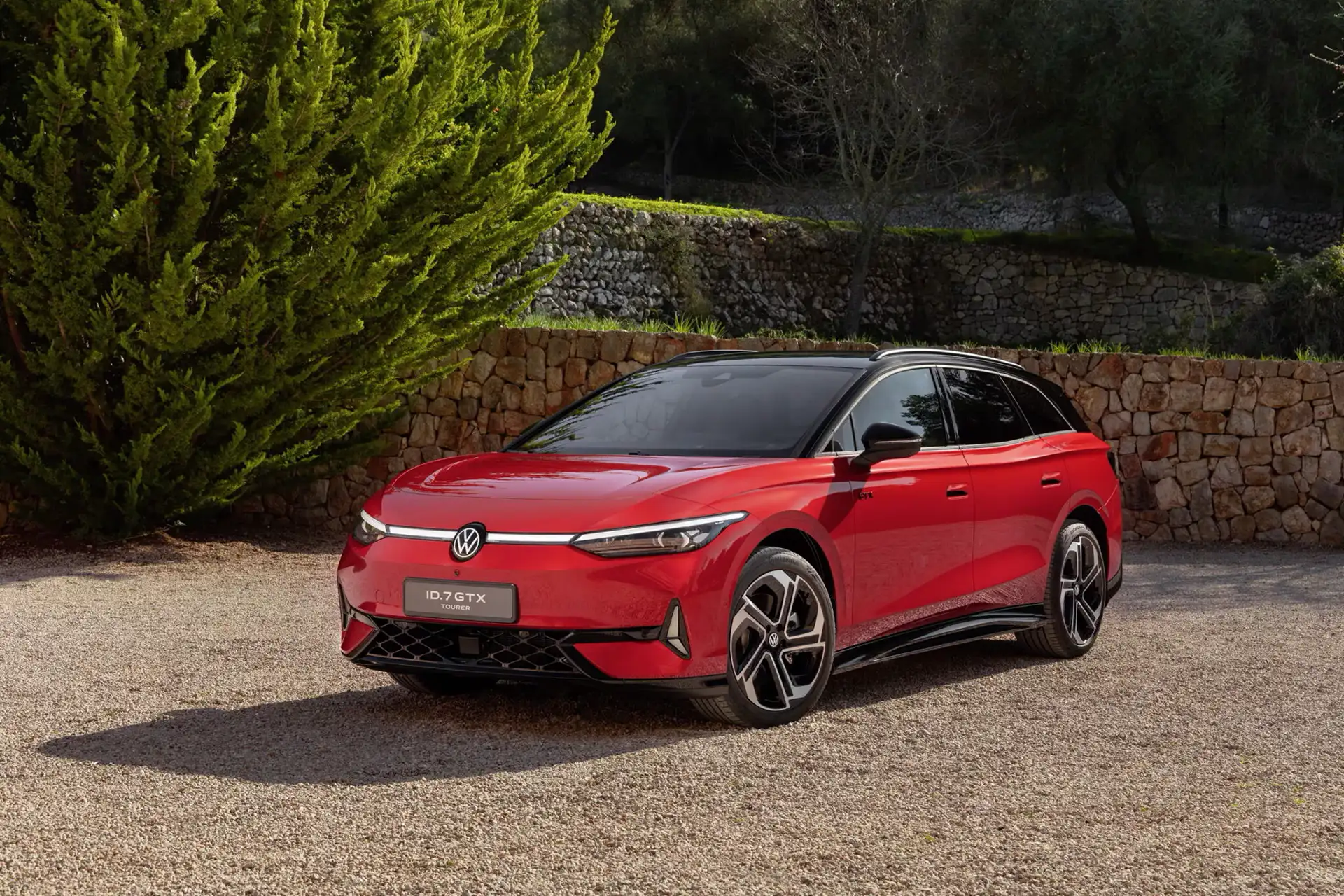 Электрический универсал Volkswagen ID.7 GTX Tourer показан официально