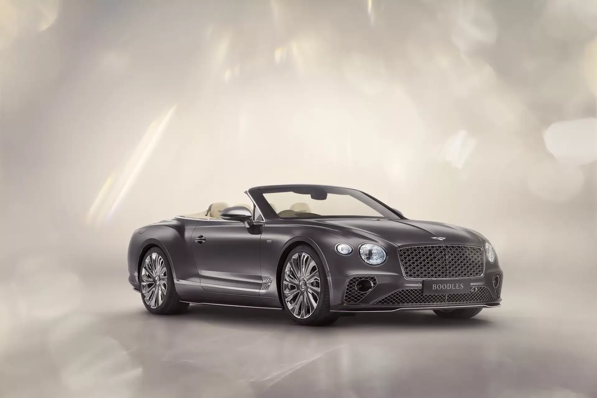 Кабриолет Bentley Continental GTC получил инкрустацию бриллиантами от Mulliner