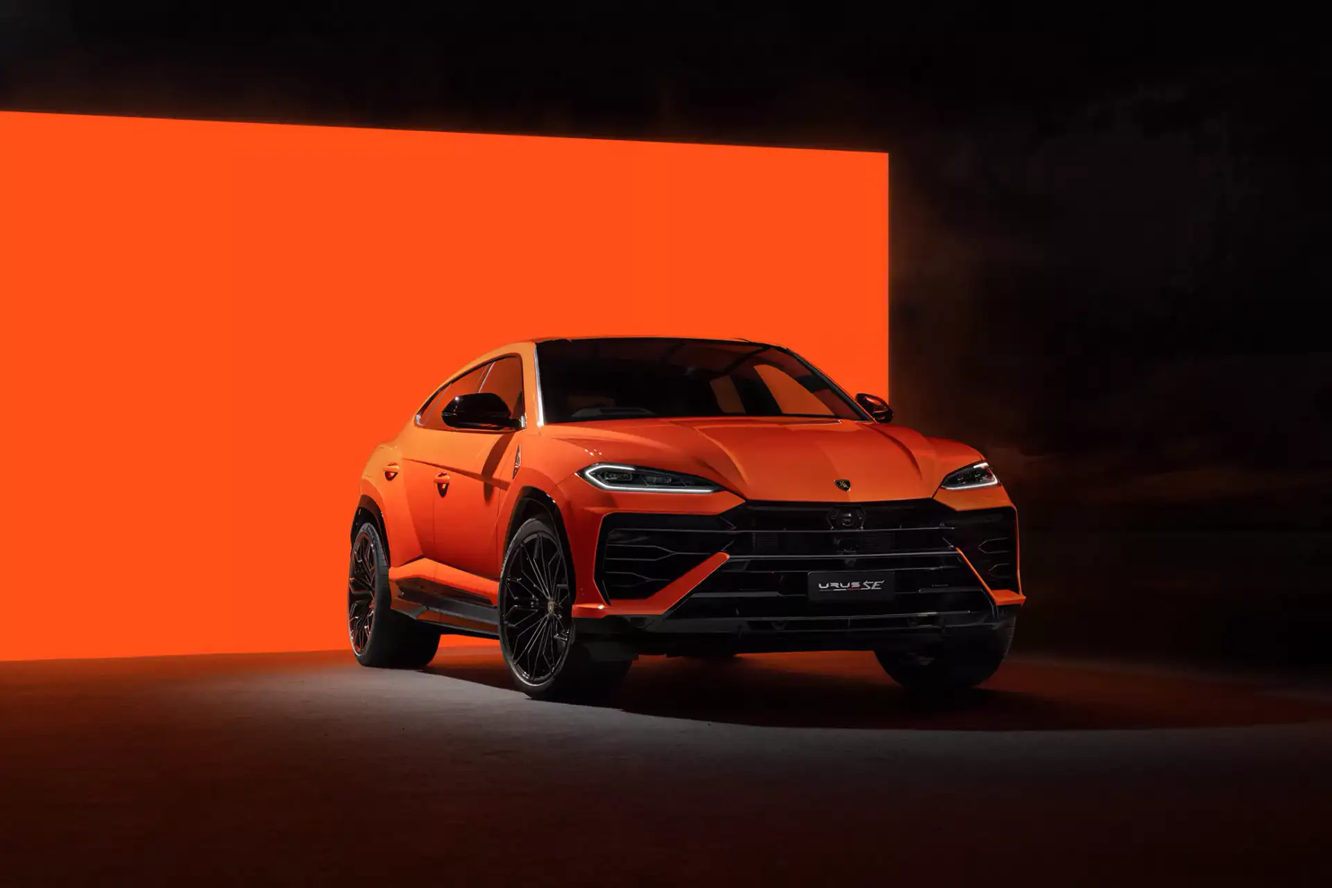 Lamborghini Urus SE виходить як гібрид із запасом ходу 60 км в режимі EV