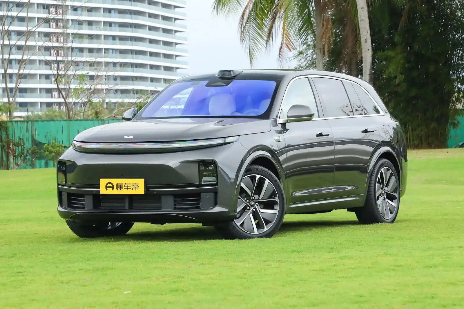 Li L7: огляд, ціна та характеристики інноваційного кросовера