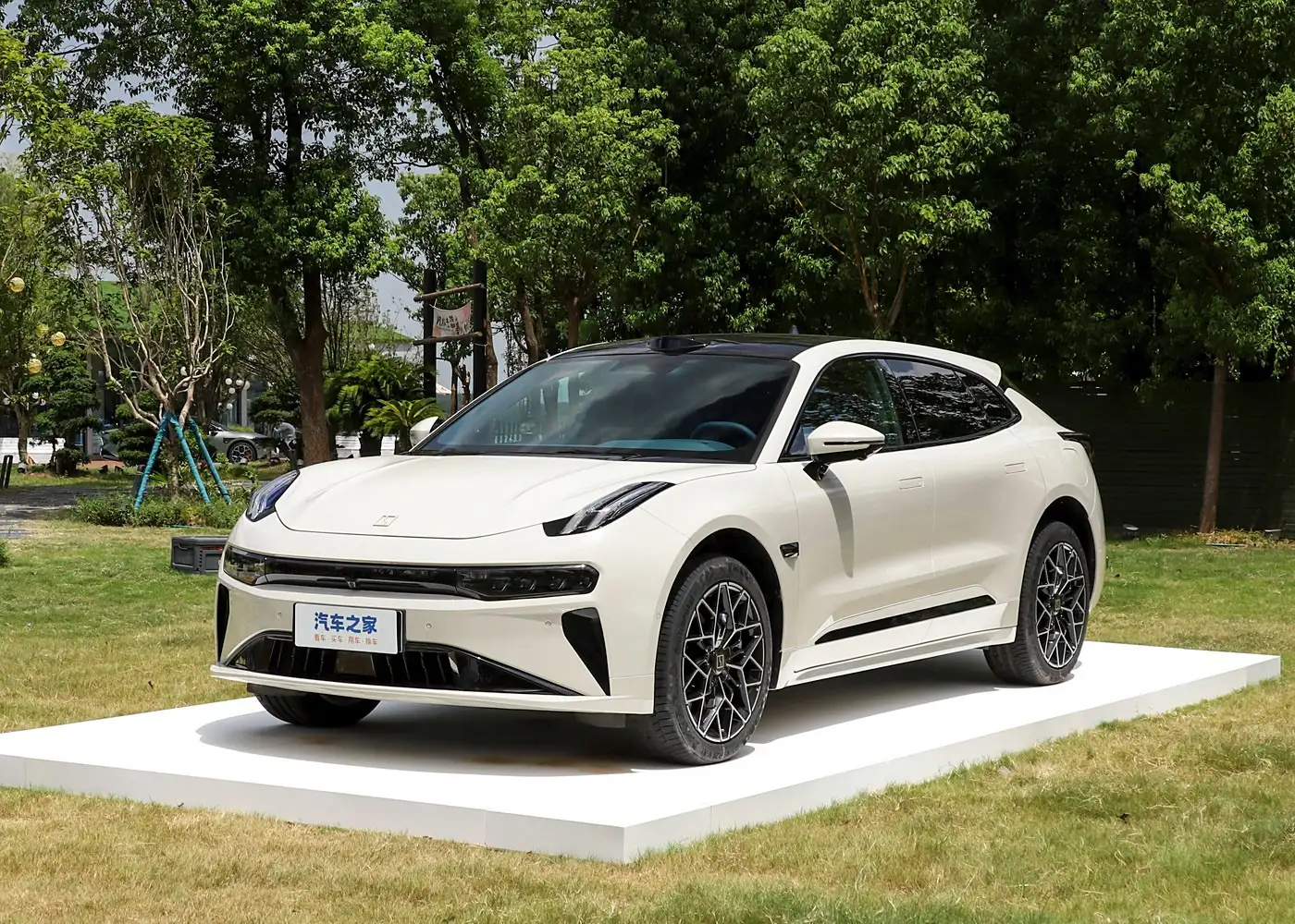 Zeekr 001: електромобіль майбутнього — характеристики та ціна в Україні