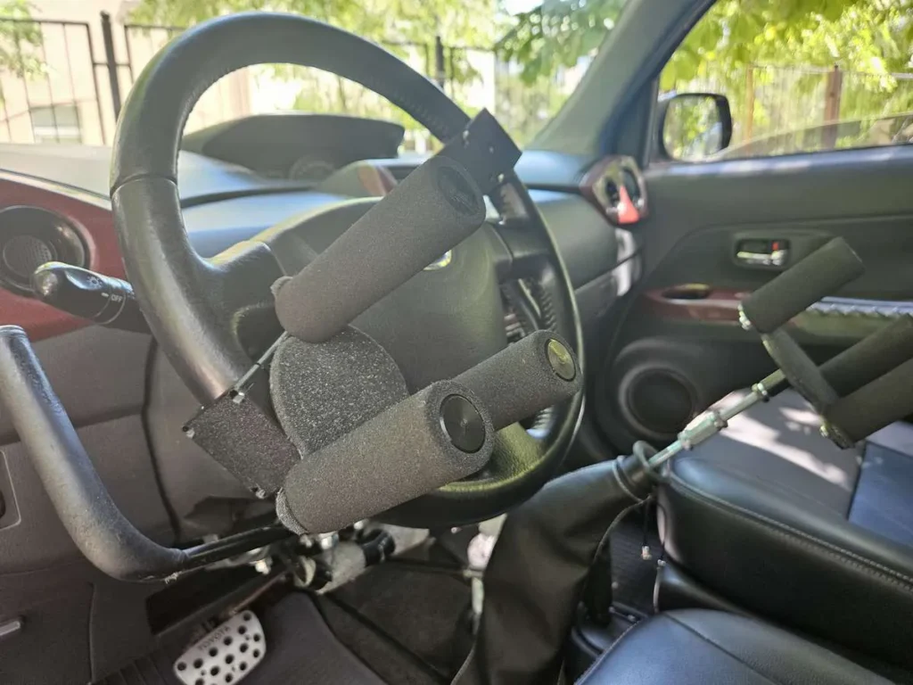 Вітчизняні системи ручного керування для авто на українському ринку