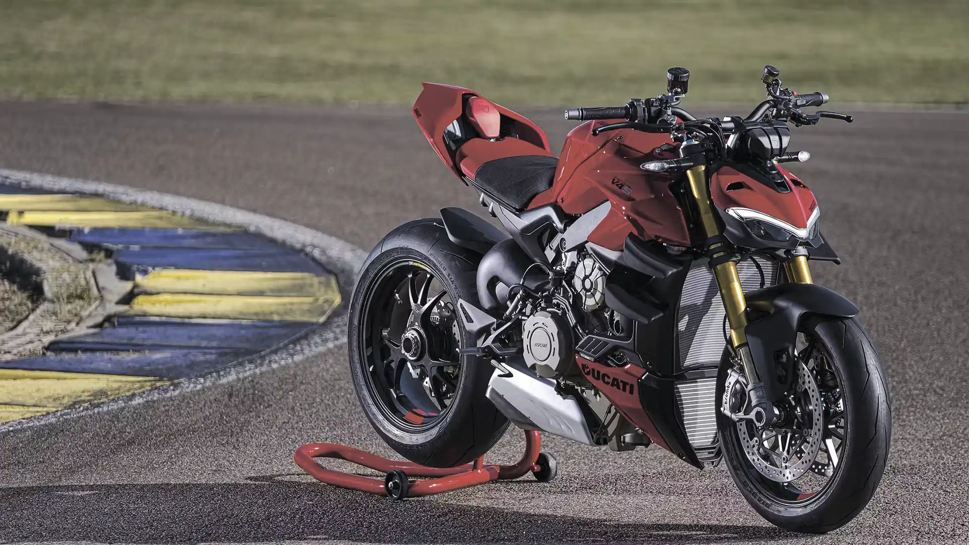 Ducati Streetfighter V4 - технологии Panigale, адаптированные для дорог общего пользования