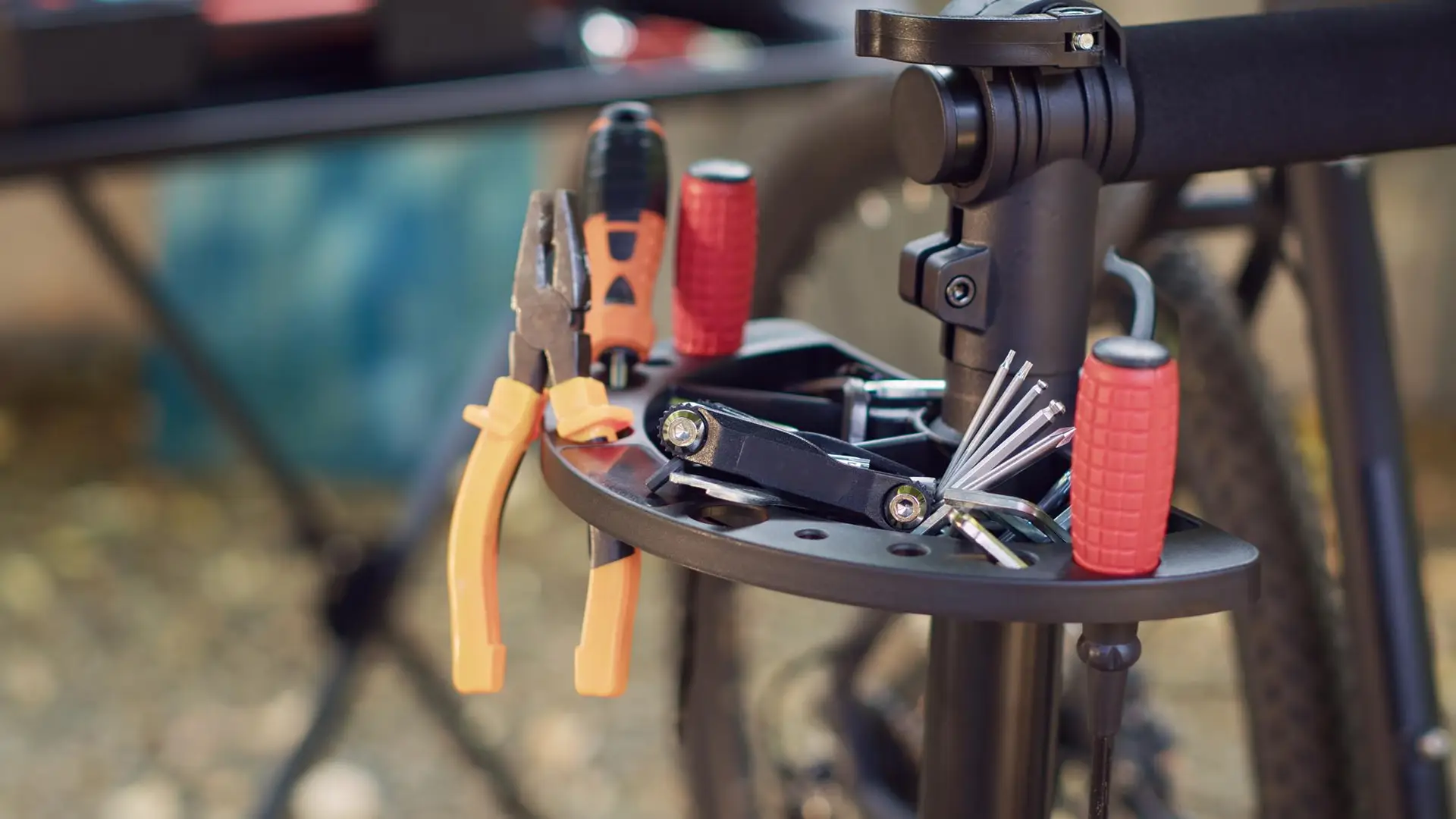 Мультитул у автомобілі: компактне рішення для щоденних і критичних ситуацій